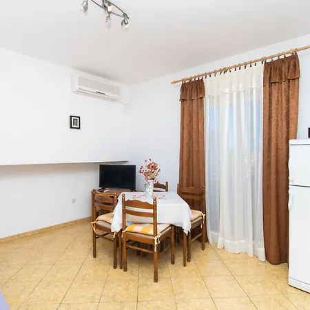 Cace Apartment *