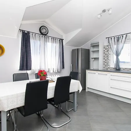 Cace Brodarica (Sibenik-Knin)