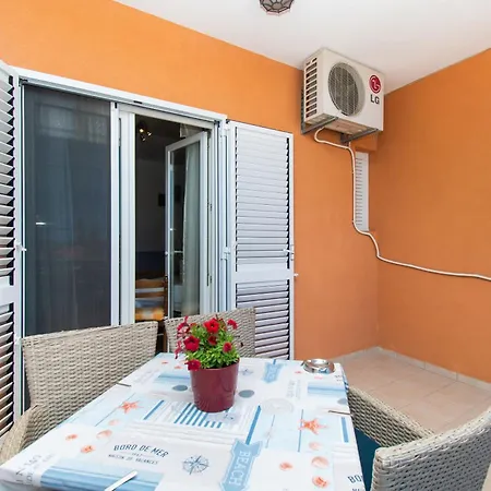Cace Apartment *