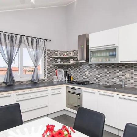 Cace * Brodarica (Sibenik-Knin)