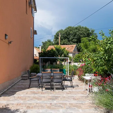 Cace * Brodarica (Sibenik-Knin)