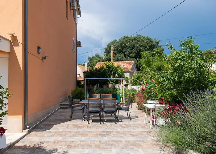 Cace * ברודאריצה